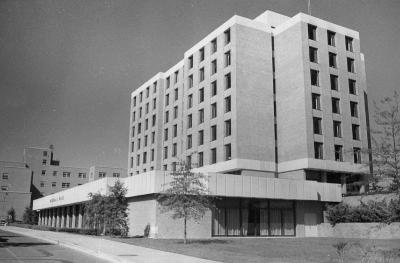 Black and white image of Darnall Hall in 1982 showing the building from the front left with a view of the lower level cafeteria space and green space.