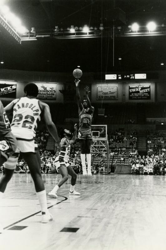 Floyd (21) shoots over a defender